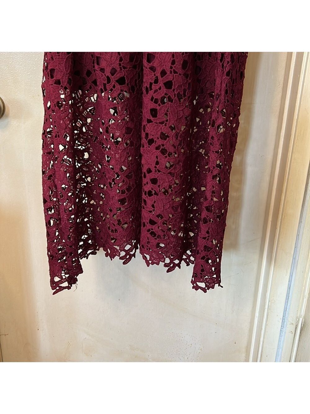 ASTR the Label cranberry lace spaghetti strap tea length dress size S - Picture 9 of 14